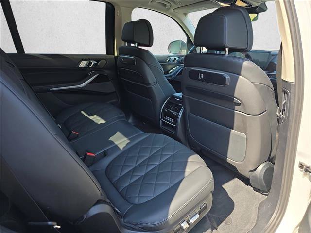 Used 2024 BMW X7 xDrive40i AWD/4WD image 11