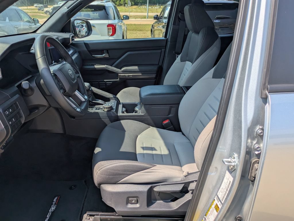 Used 2025 Toyota Tacoma TRD Off-Road AWD/4WD image 5