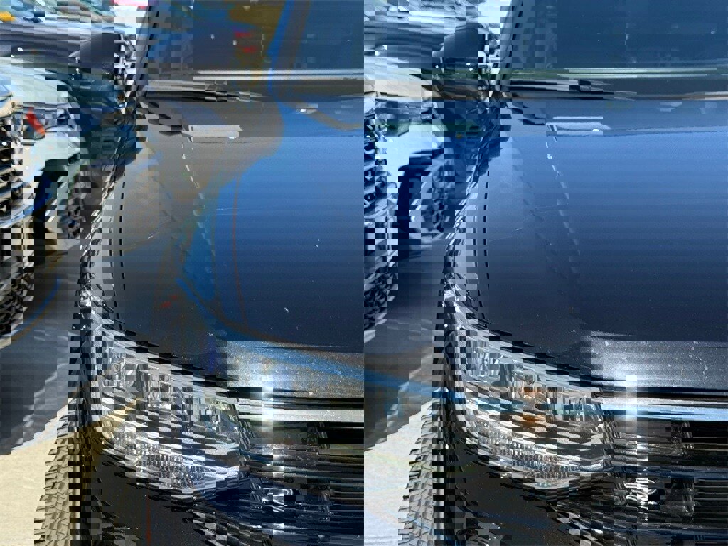 Used 2024 Volkswagen Tiguan SE R-Line image 3