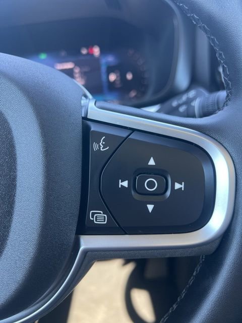 Used 2025 Volvo XC60 B5 Core image 14