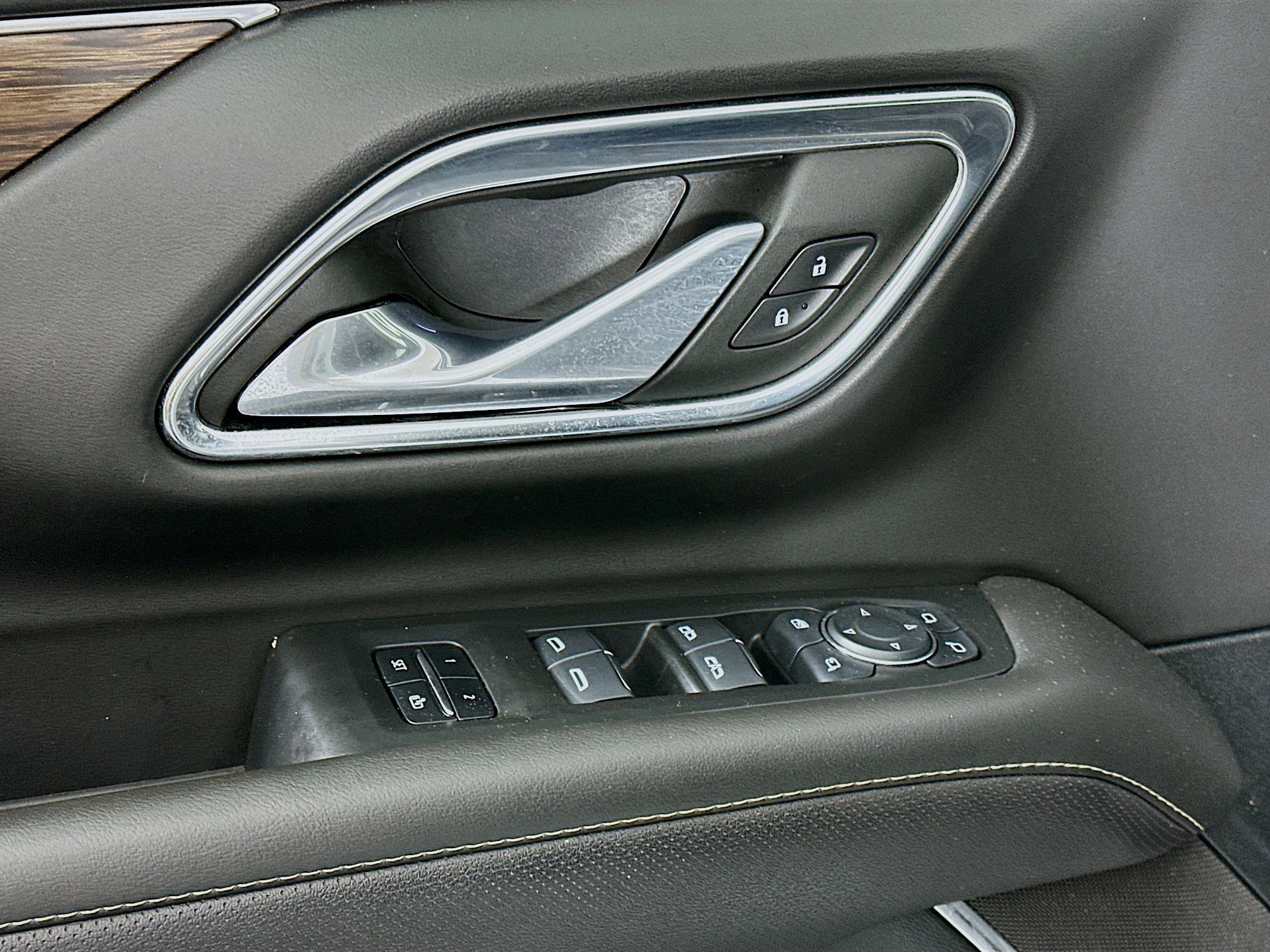 Used 2024 Chevrolet Suburban Premier RWD image 15
