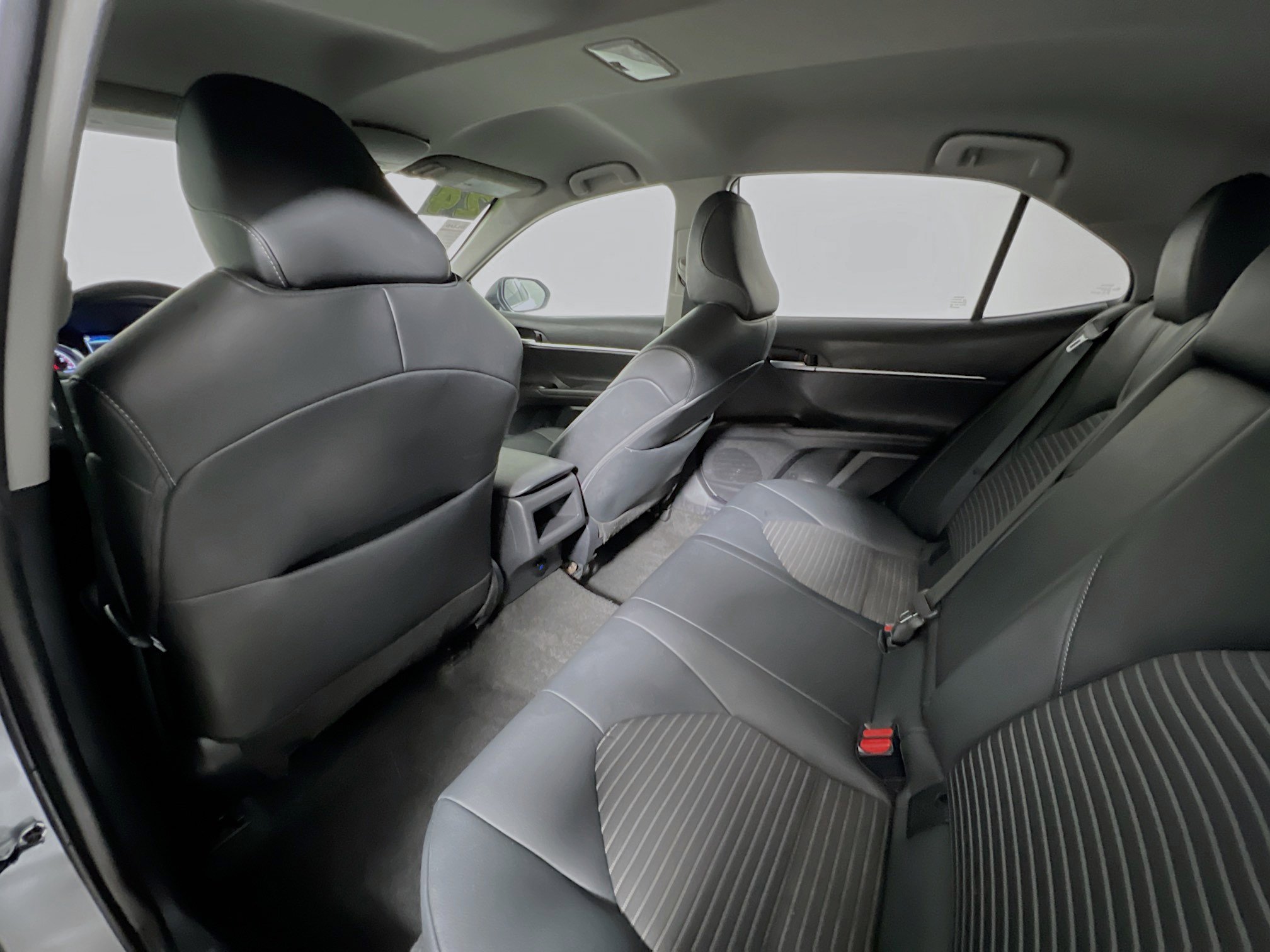 Used 2024 Toyota Camry SE image 29