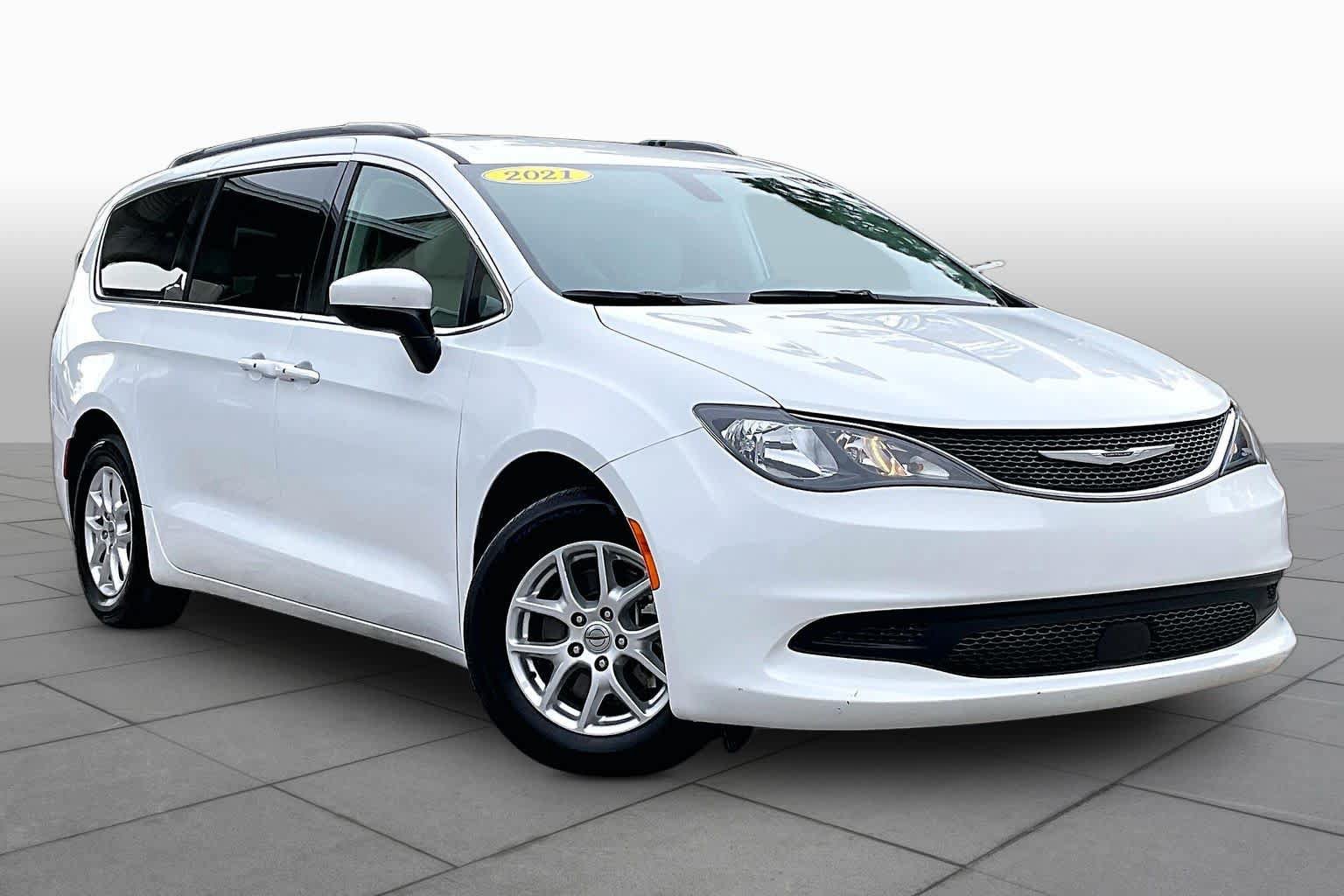 Used 2021 Chrysler Voyager Lxi FWD image 3