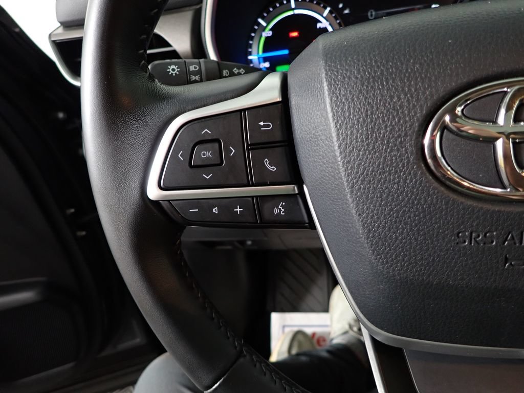 Used 2023 Toyota Highlander XLE AWD/4WD image 26
