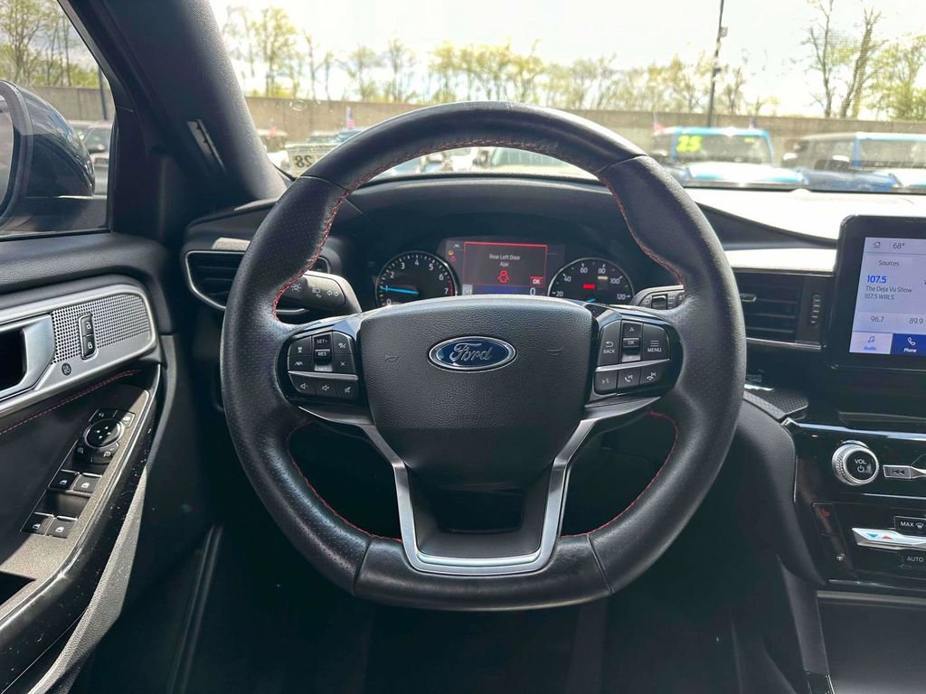 Used 2023 Ford Explorer ST-Line image 14