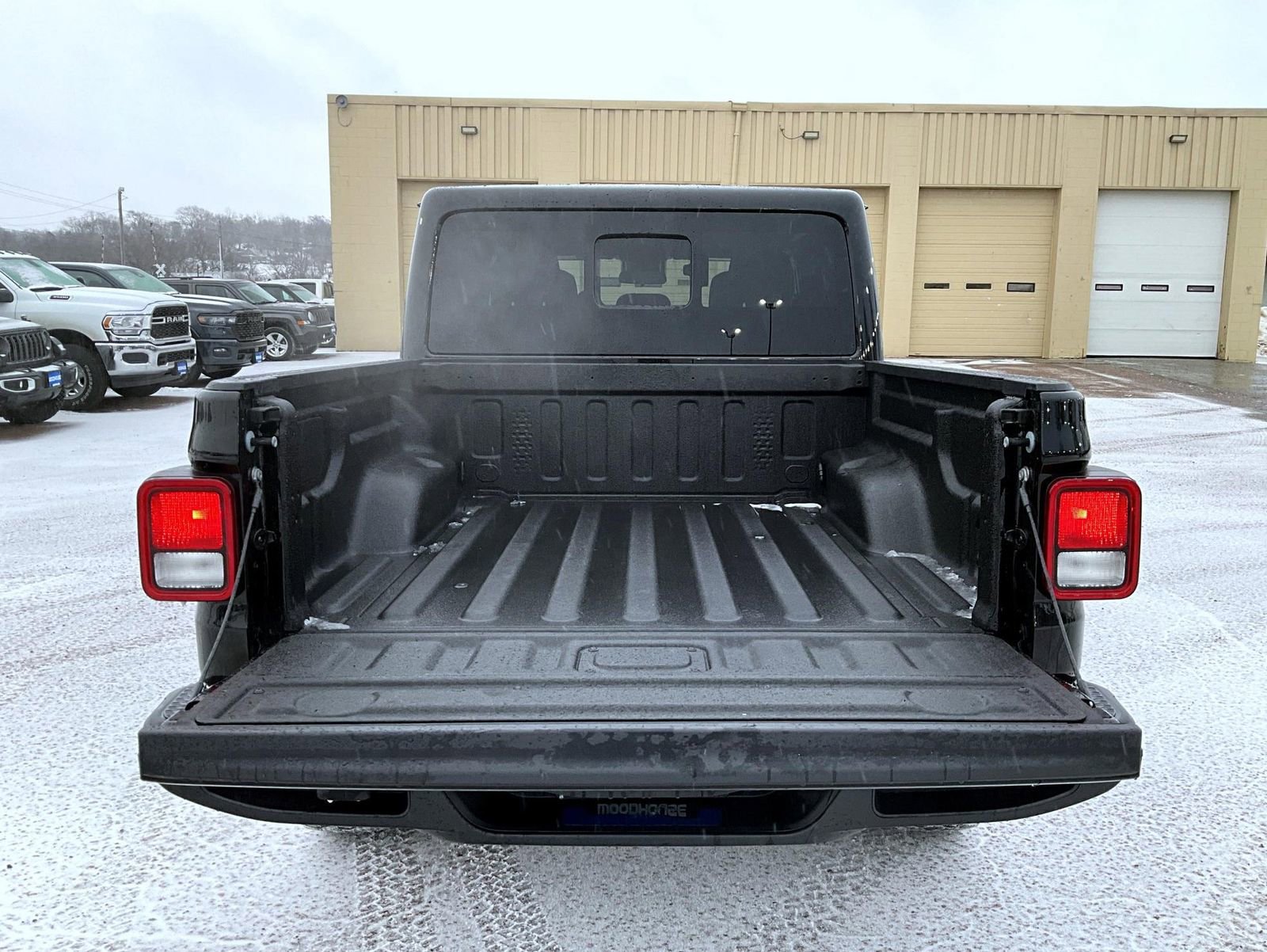 Certified 2025 Jeep Gladiator Sport image 9