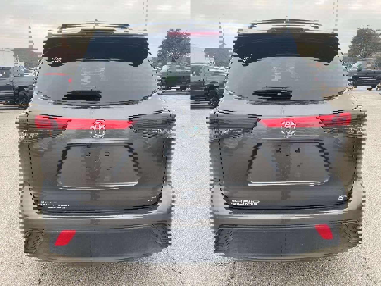 Used 2023 Toyota Highlander XLE image 5