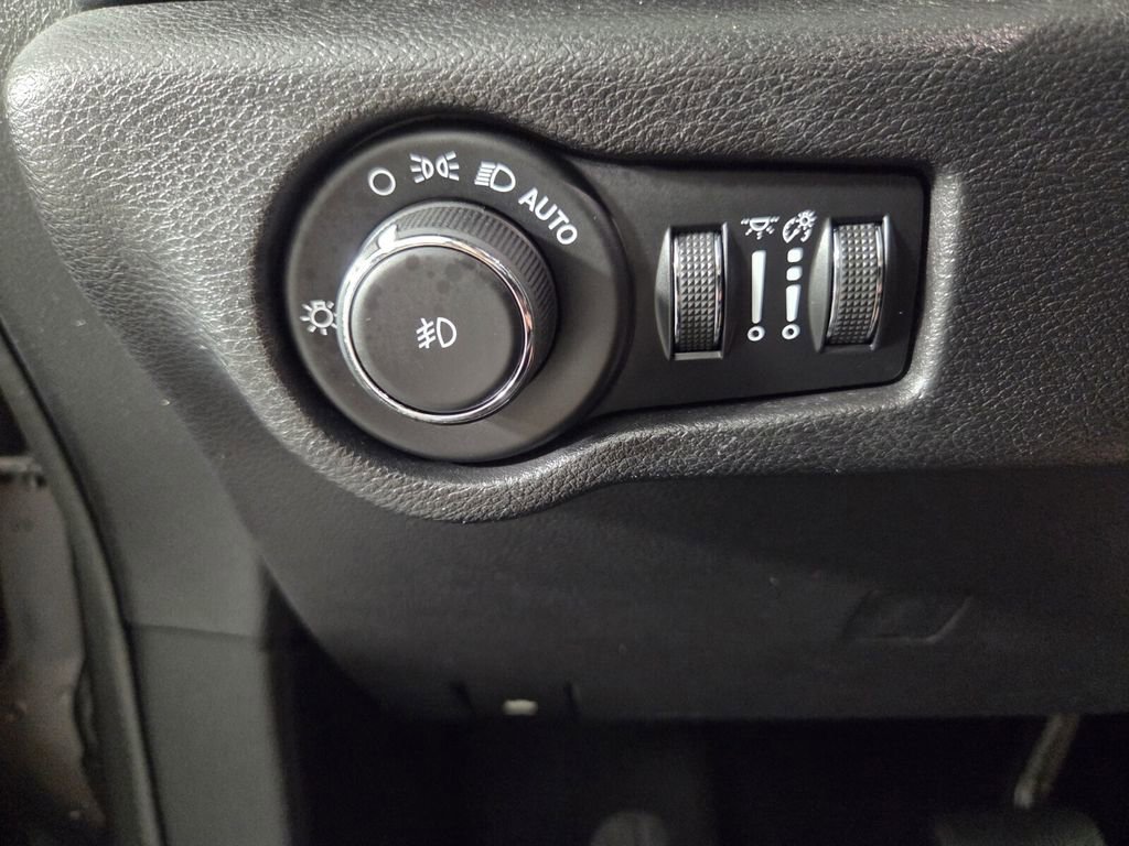 Certified 2020 Chrysler Pacifica Touring-L Plus w/ Advanced Safetytec Group FWD image 19