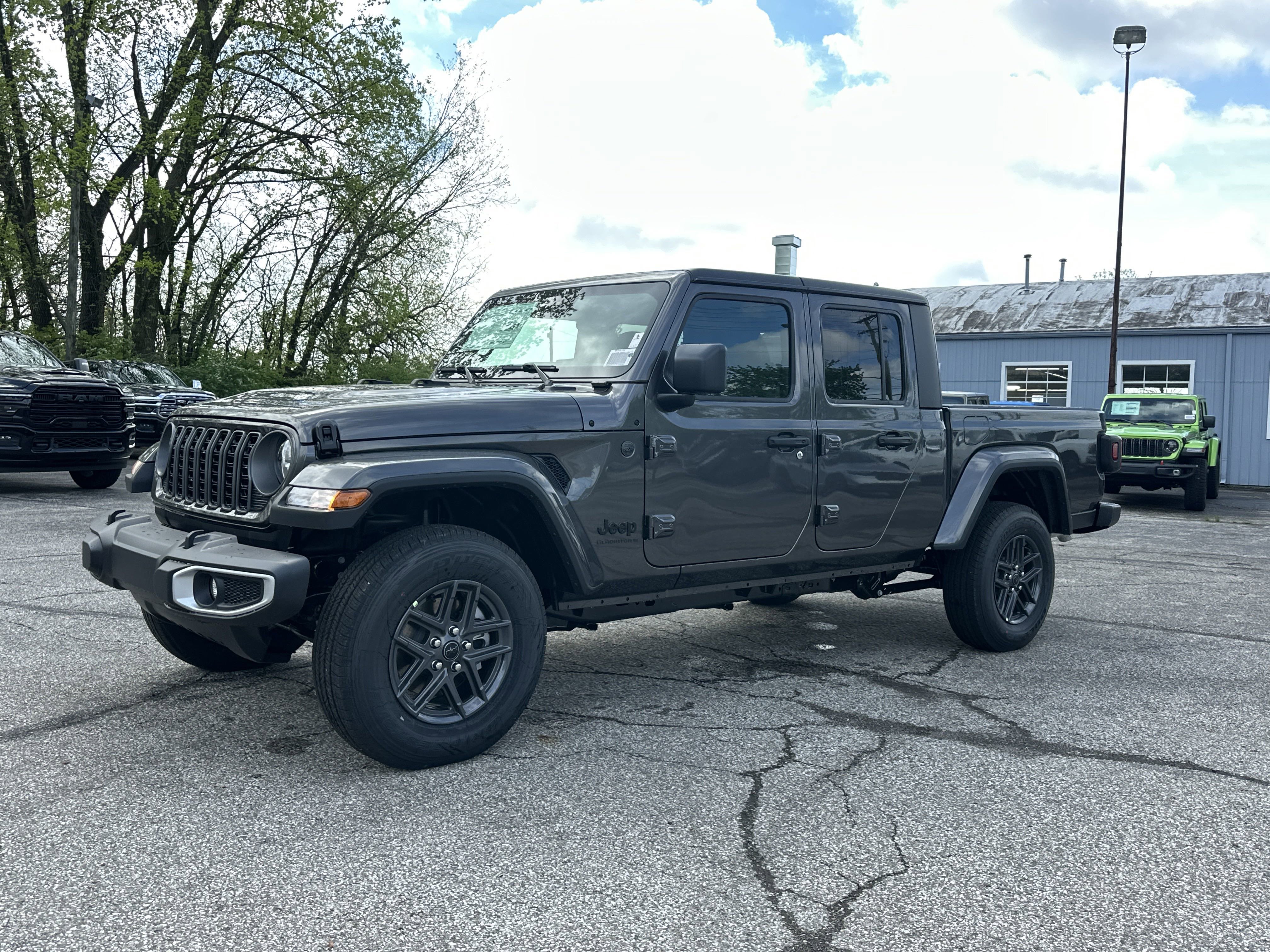 New 2025 Jeep Gladiator Sport image 23