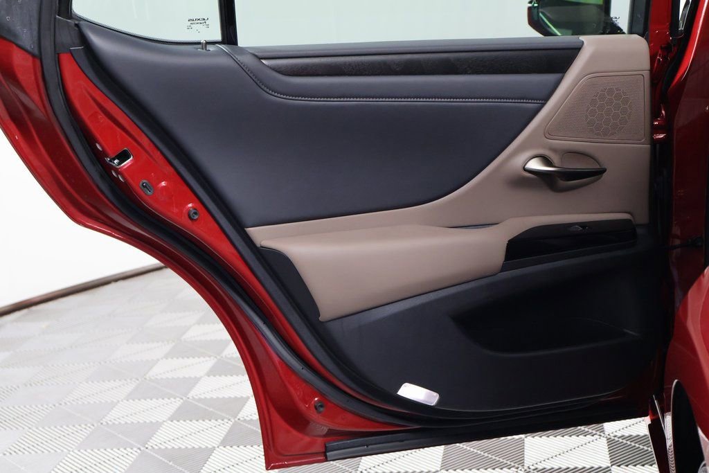 Certified 2025 Lexus ES 300h w/ Premium Package image 13