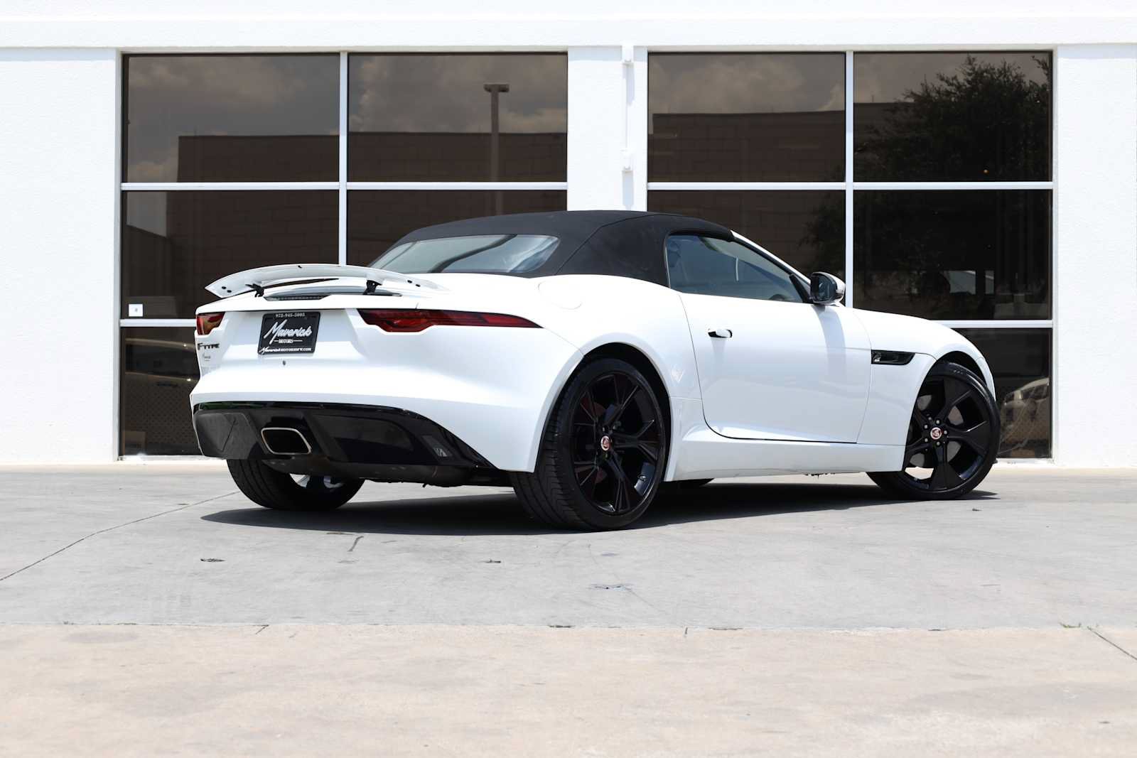 Used 2021 Jaguar F-TYPE Convertible RWD image 9