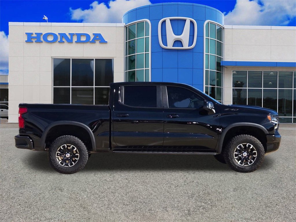 Used 2024 Chevrolet Silverado 1500 ZR2 w/ Technology Package image 2