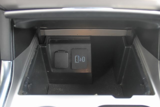 Used 2022 Ford Explorer XLT w/ Equipment Group 202A image 19