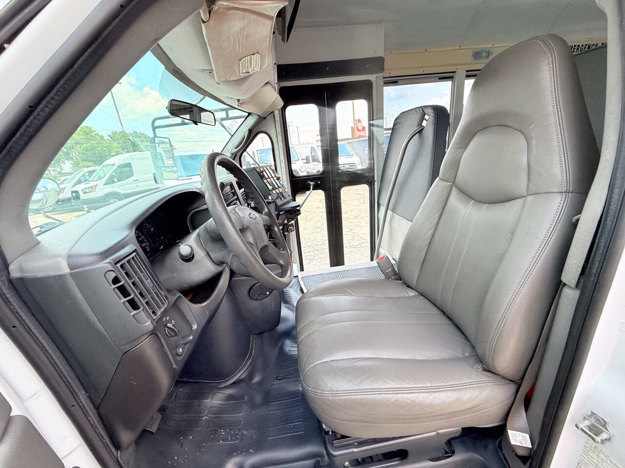 Used 2005 Chevrolet Express 3500 w/ School Bus Package RWD image 9