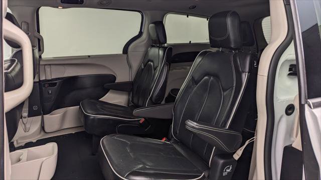 Used 2023 Chrysler Pacifica Limited FWD image 16