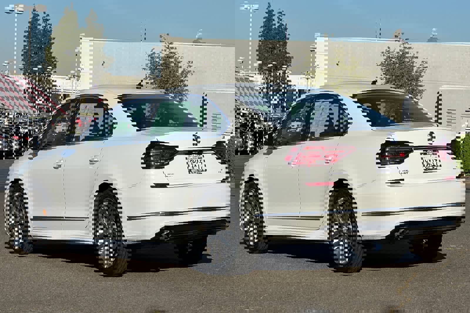 Used 2017 Volkswagen Passat 1.8T R-Line w/ R-Line Lighting Package image 7