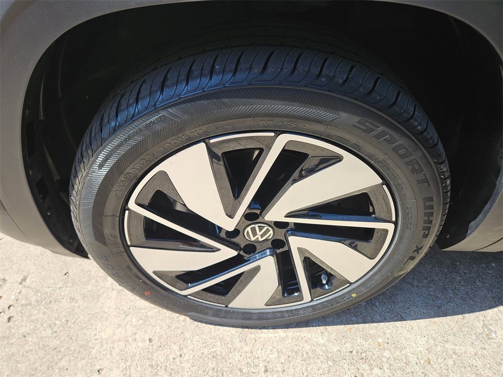 Used 2025 Volkswagen Atlas SE image 32