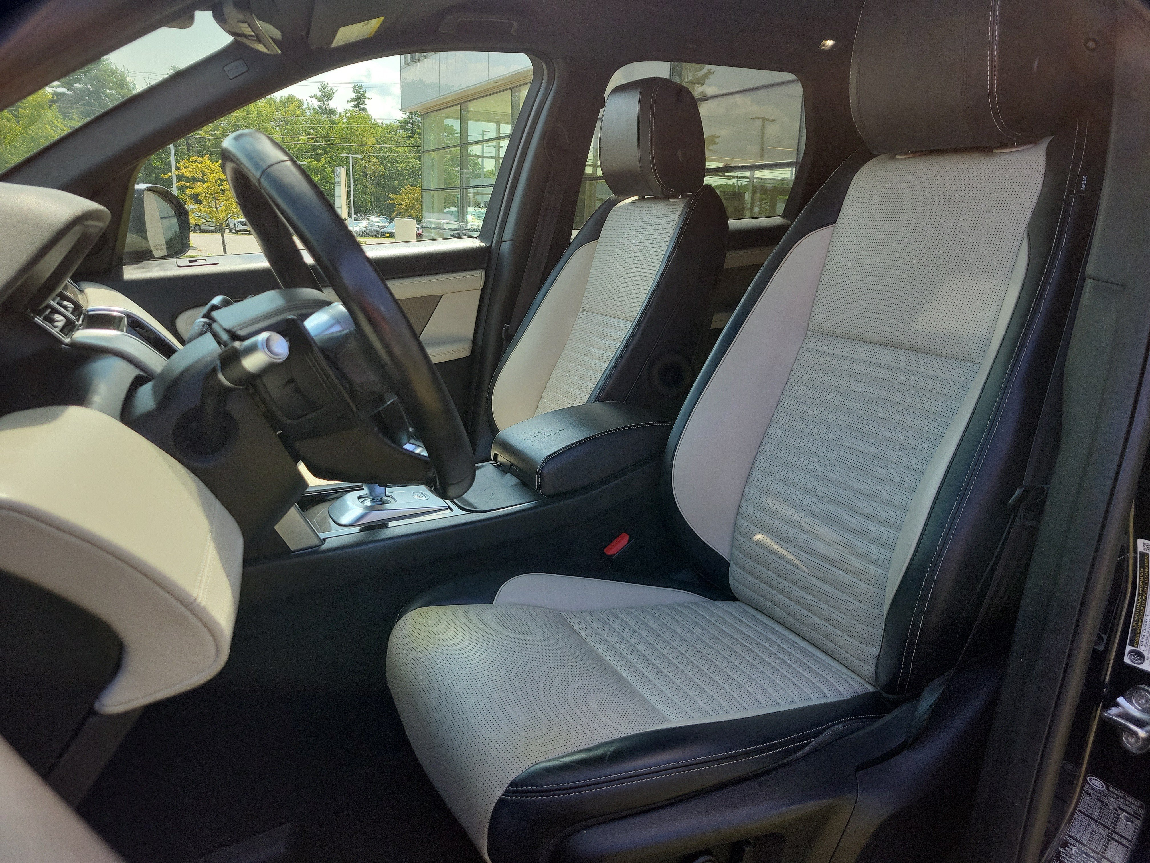 Used 2020 Land Rover Discovery Sport HSE R-Dynamic AWD/4WD image 4