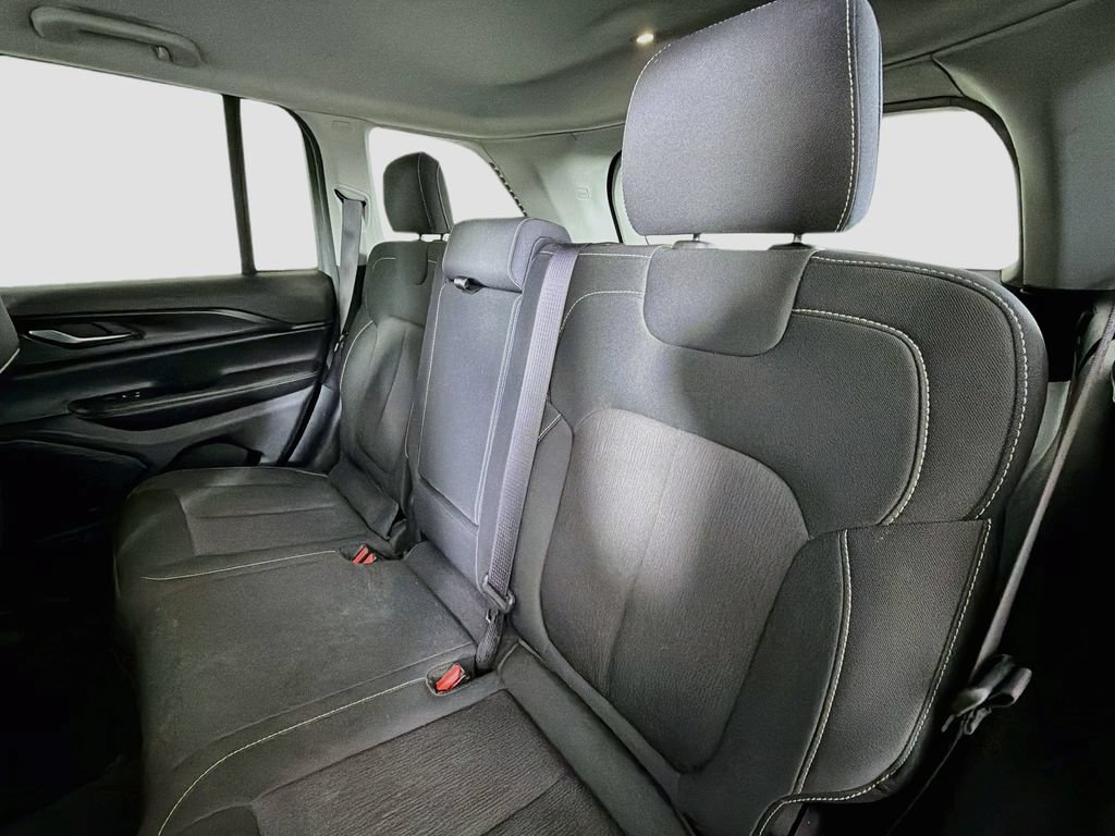 Used 2023 Jeep Grand Cherokee Laredo AWD/4WD image 23