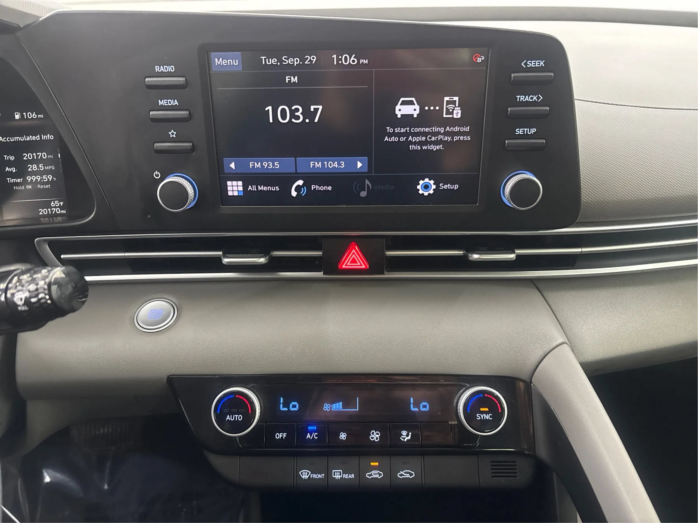 Used 2023 Hyundai Elantra SEL w/ Cargo Package FWD image 19