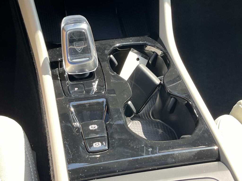 New 2026 Volvo XC40 B5 Plus w/ Protection Package Premier image 28