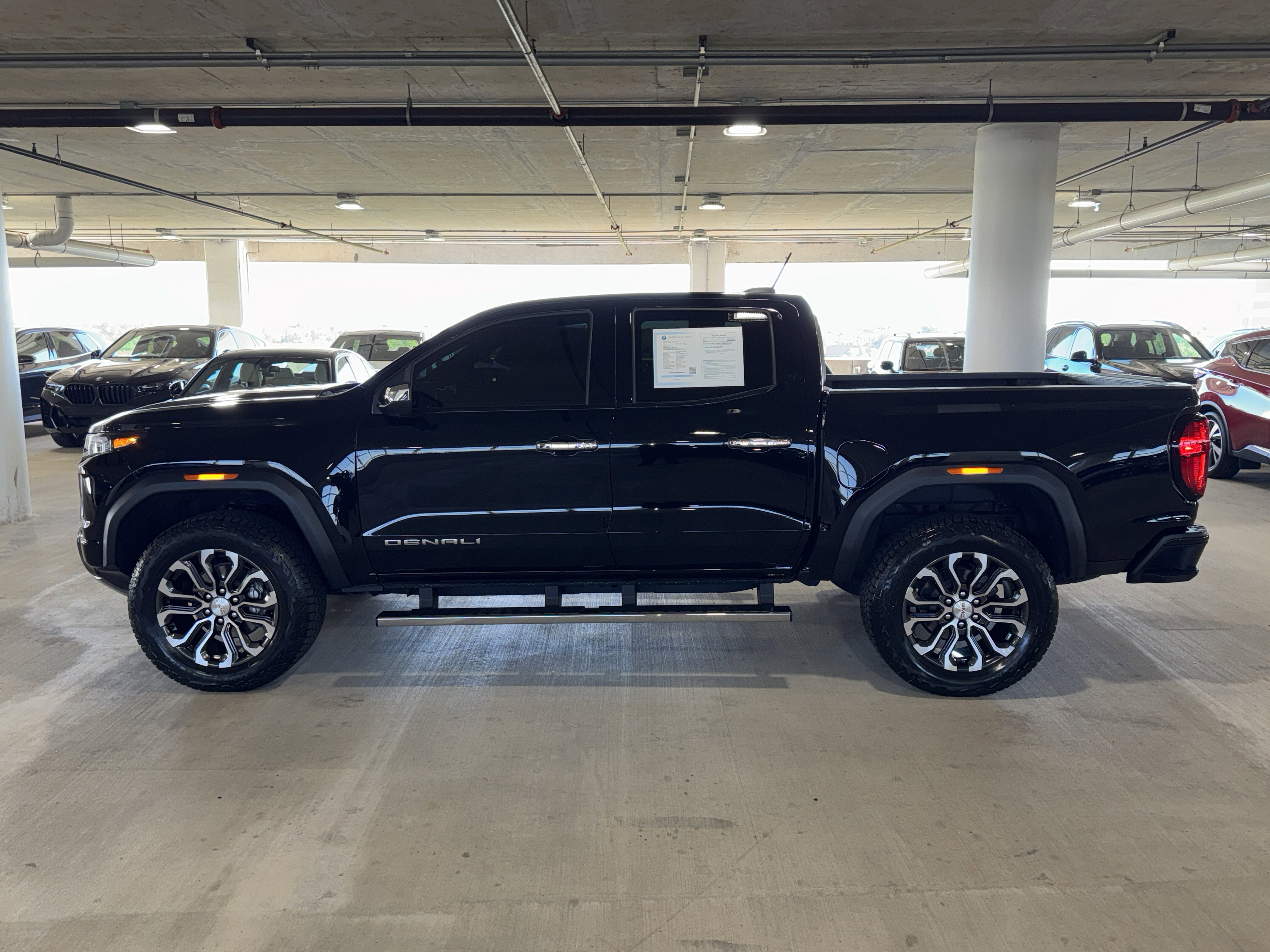 Used 2025 GMC Canyon Denali image 5