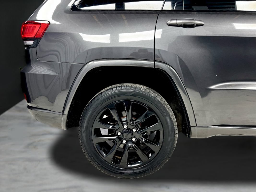 Used 2018 Jeep Grand Cherokee Altitude AWD/4WD image 35