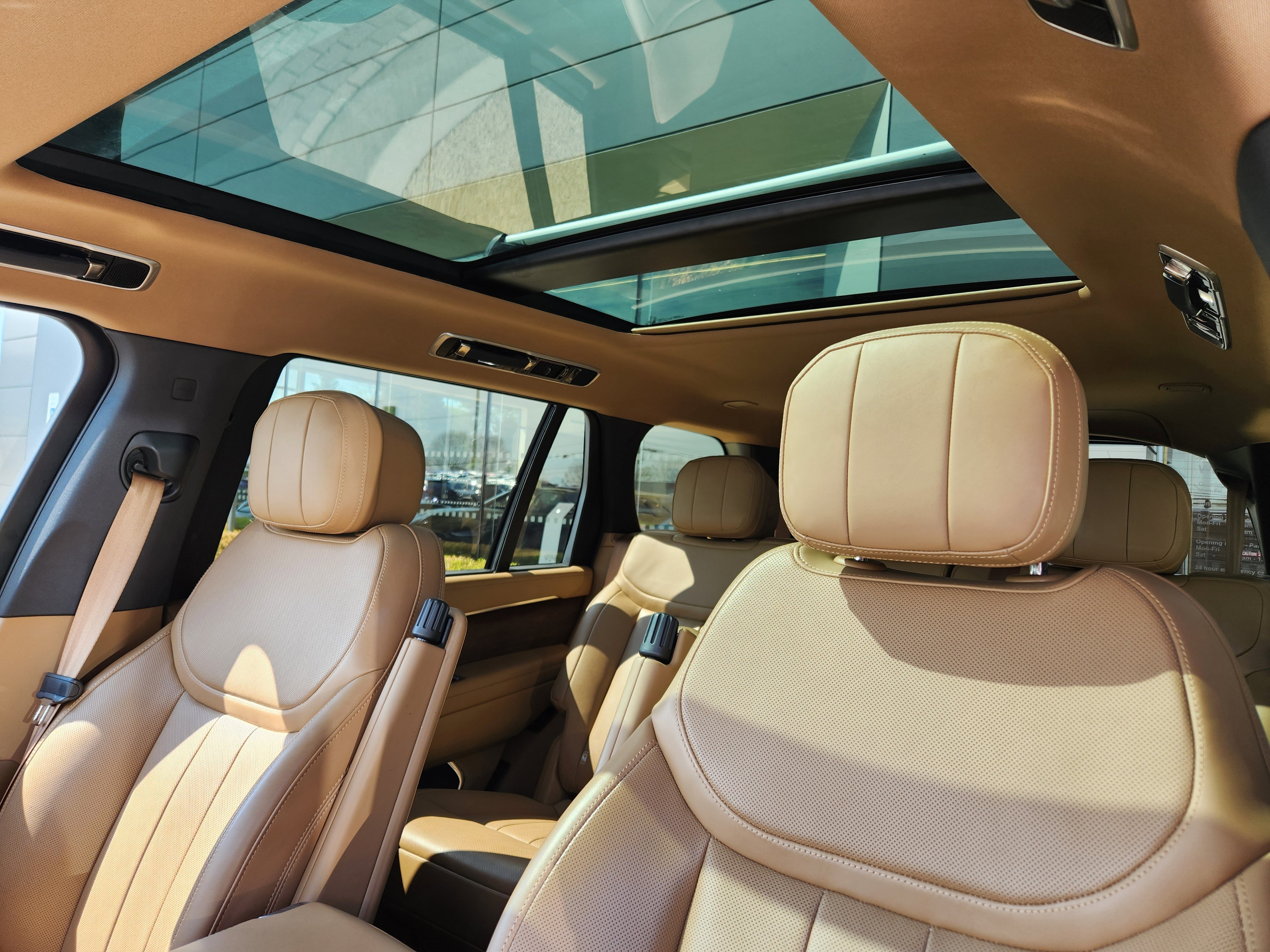 Certified 2024 Land Rover Range Rover Long Wheelbase SE image 12