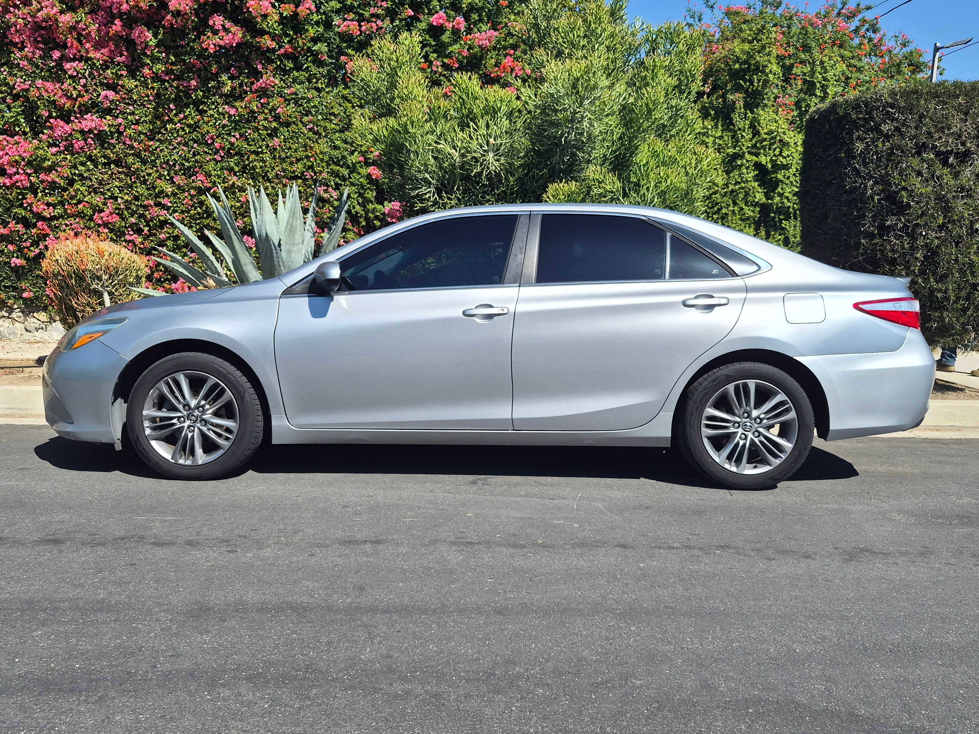 Used 2015 Toyota Camry SE FWD image 5