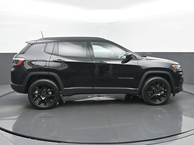 New 2025 Jeep Compass Latitude w/ Sun & Sound Group AWD/4WD image 6