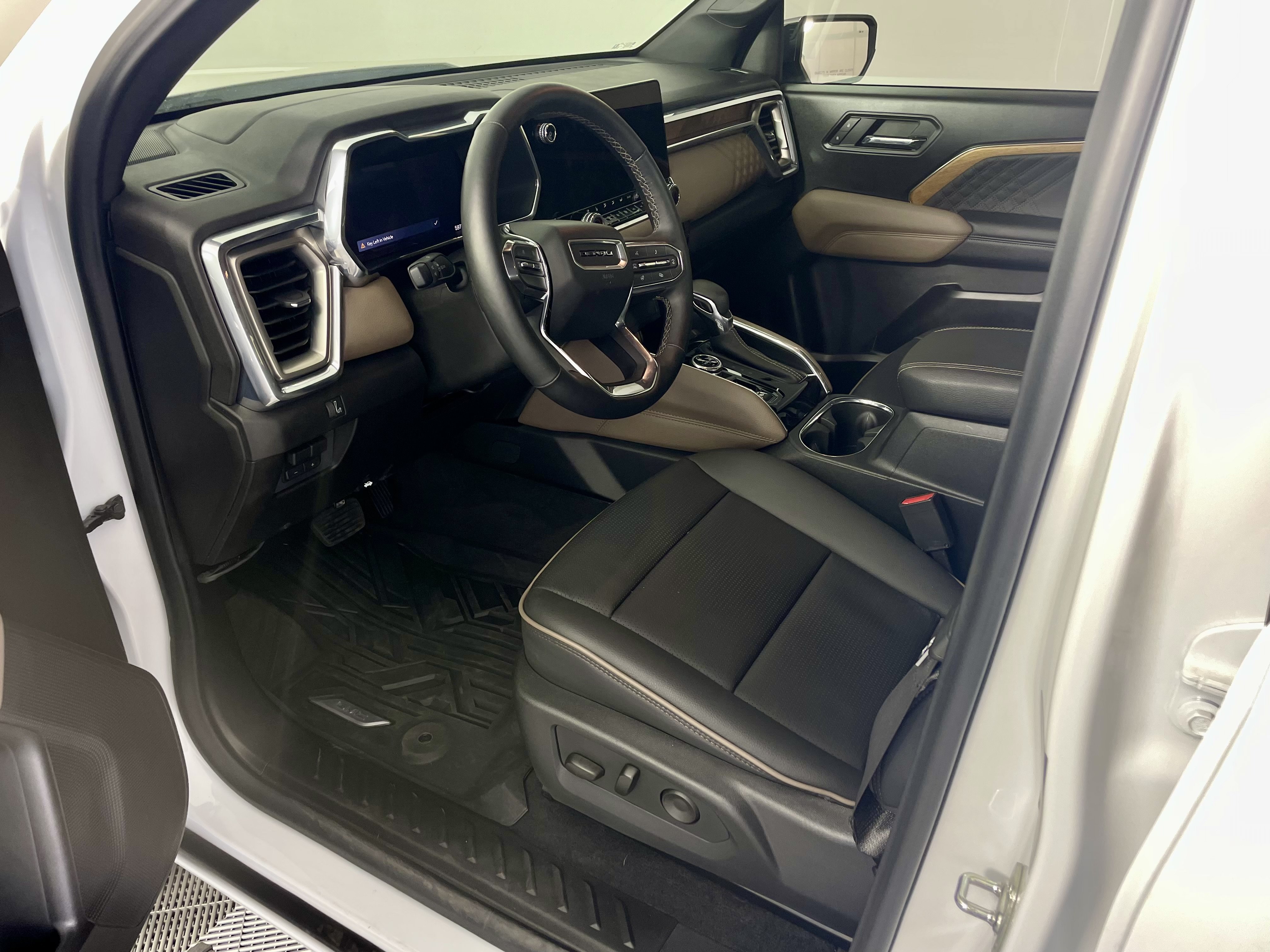 Used 2026 GMC Canyon Denali AWD/4WD image 10