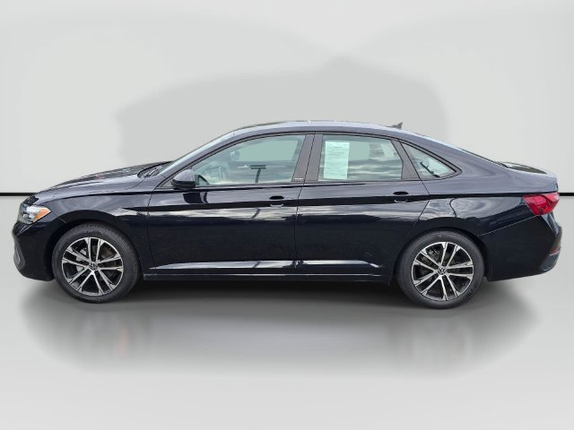 Used 2023 Volkswagen Jetta Sport FWD image 2