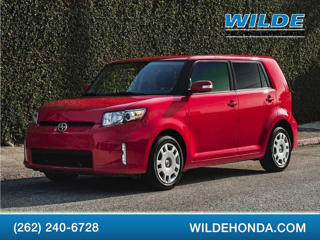 Used 2013 Scion xB FWD image 1