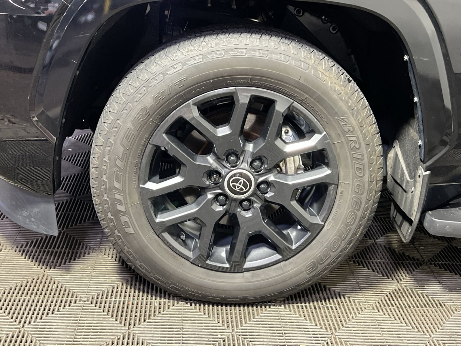 Used 2024 Toyota Sequoia Platinum AWD/4WD image 12