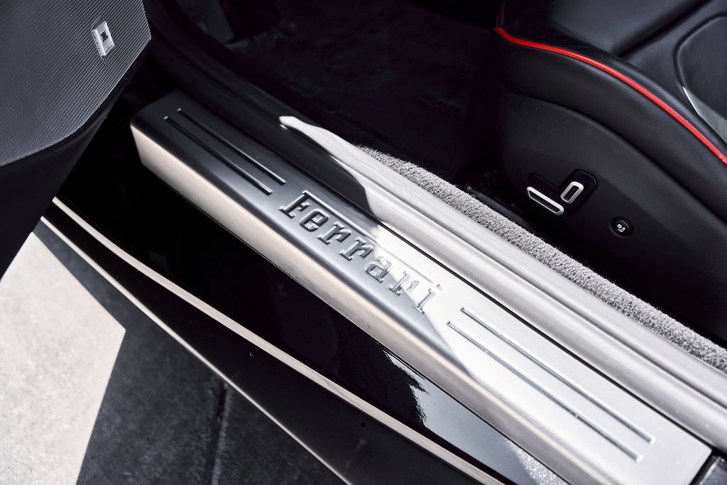 Used 2020 Ferrari Portofino RWD image 39