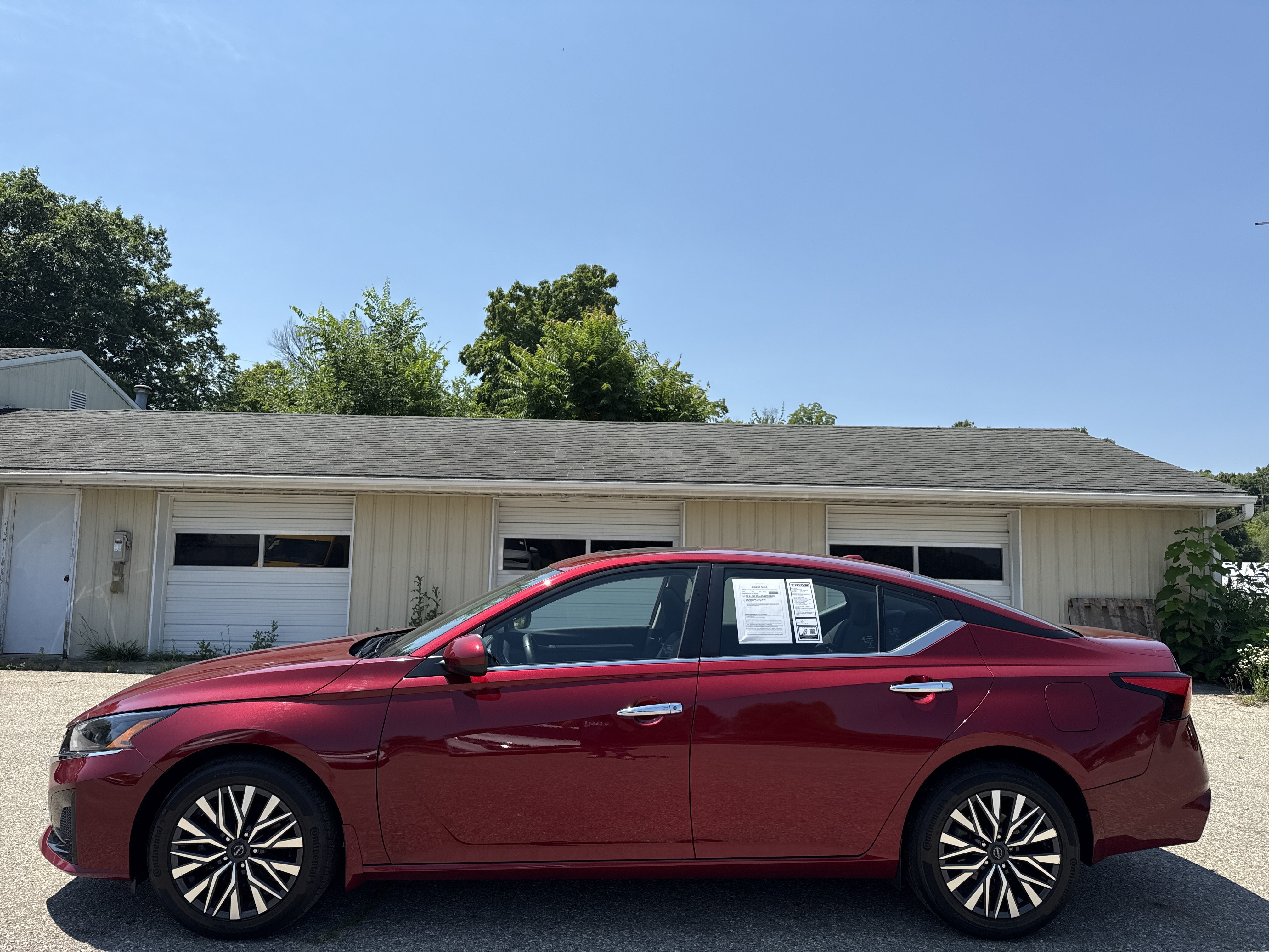 Used 2023 Nissan Altima 2.5 SV w/ SV Premium Package AWD/4WD image 11