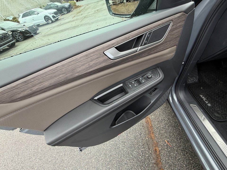 New 2026 Volkswagen Atlas SEL image 32