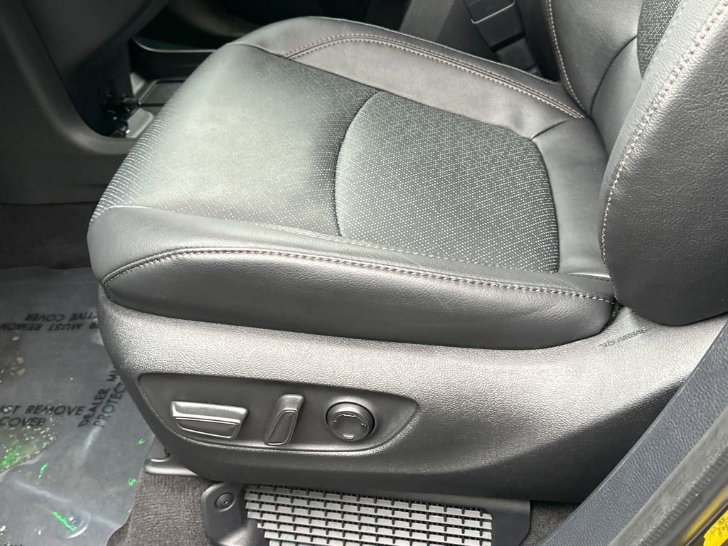 Used 2025 Toyota Sienna Limited image 22