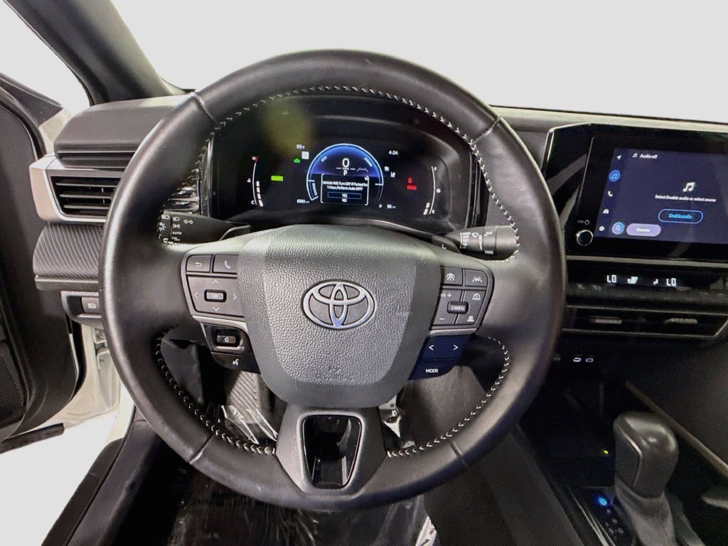 Used 2025 Toyota Camry SE w/ Convenience Package FWD image 12