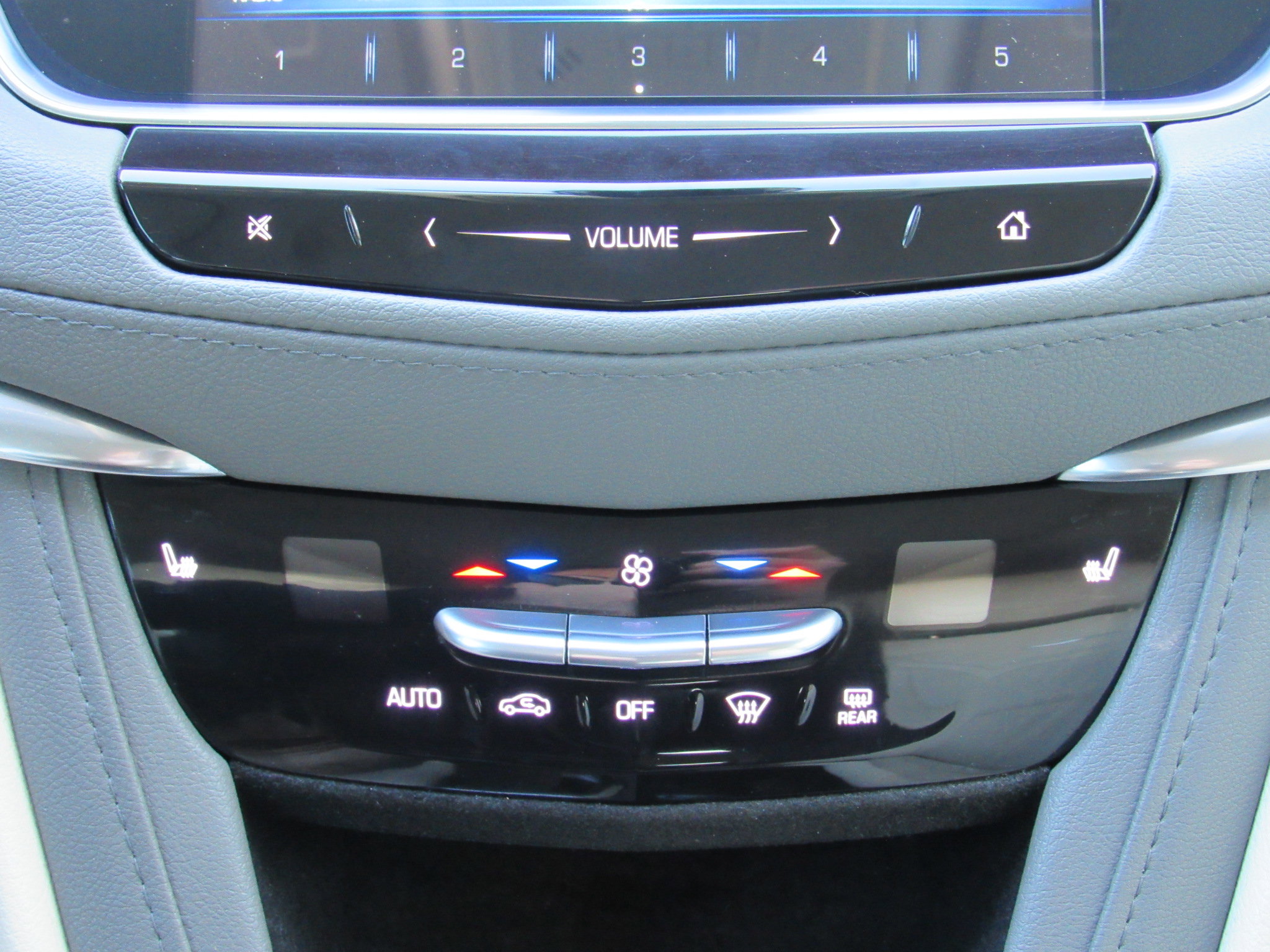 Used 2019 Cadillac XT5 Luxury image 24