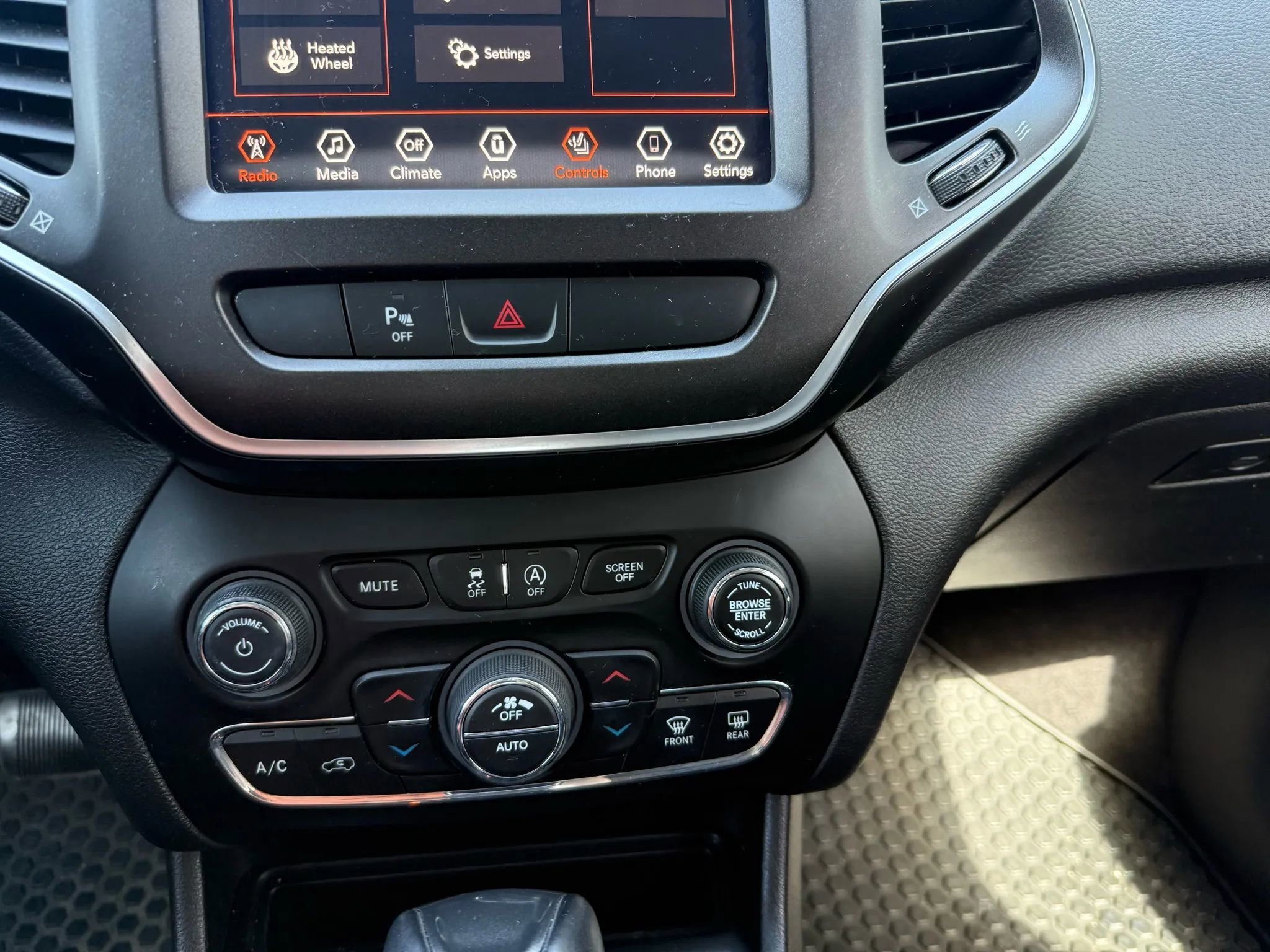 Used 2019 Jeep Cherokee Trailhawk w/ Comfort/Convenience Group image 44