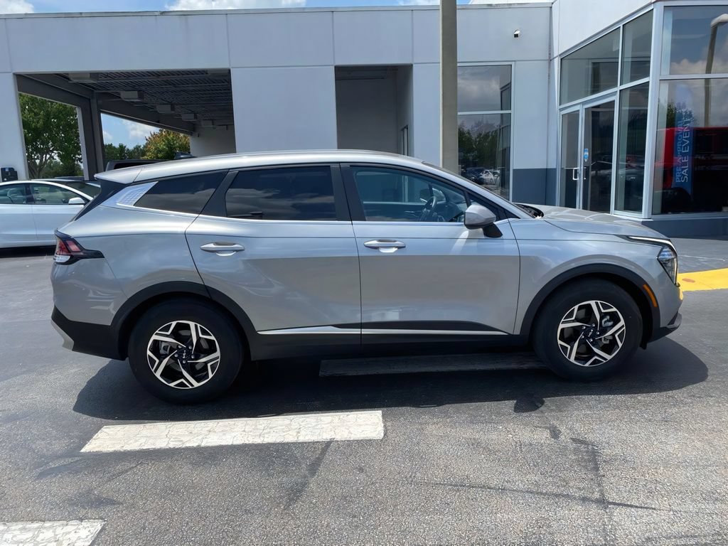 Used 2025 Kia Sportage LX FWD image 11