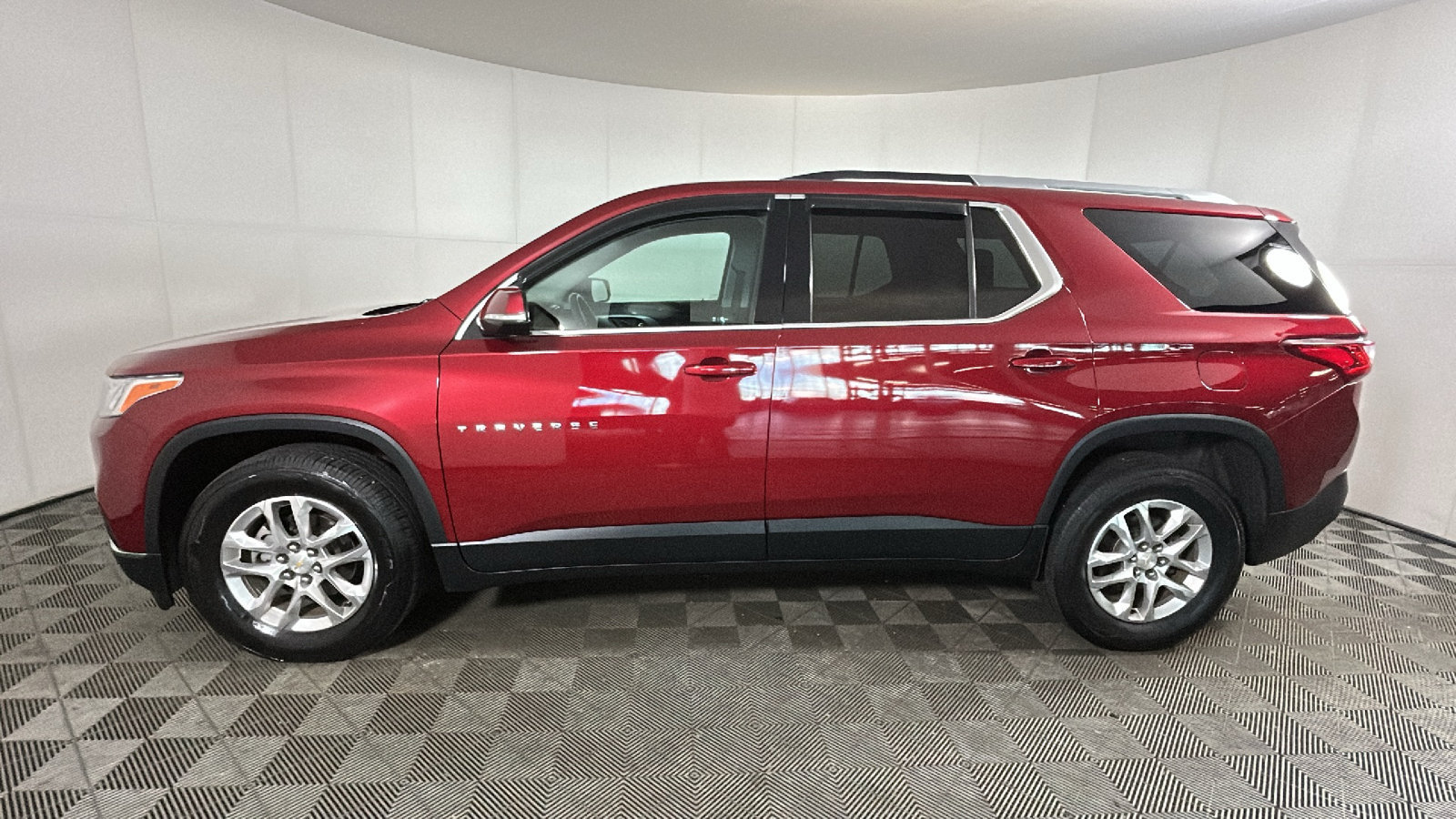 Used 2018 Chevrolet Traverse LT FWD image 7