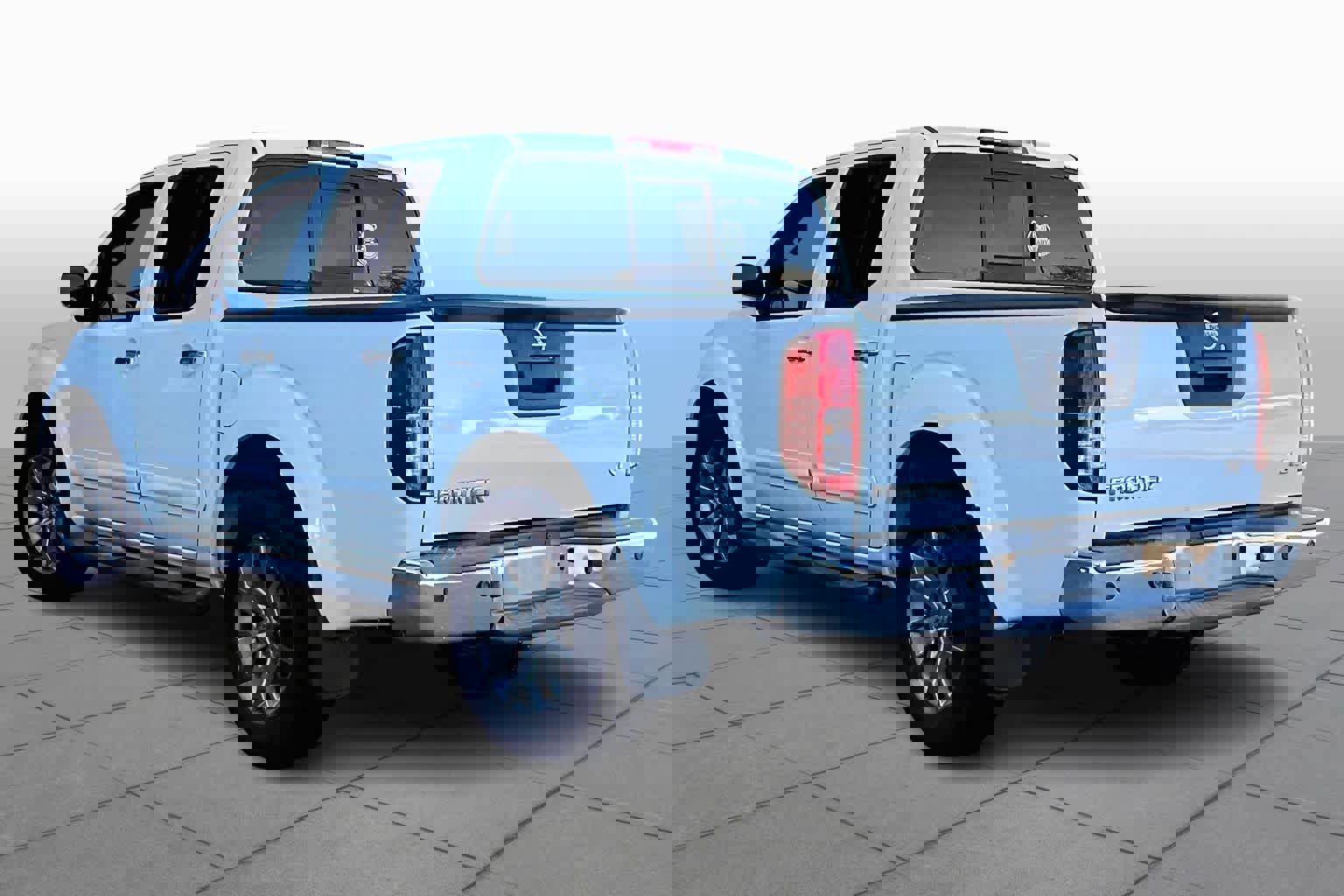 Used 2014 Nissan Frontier SL image 11