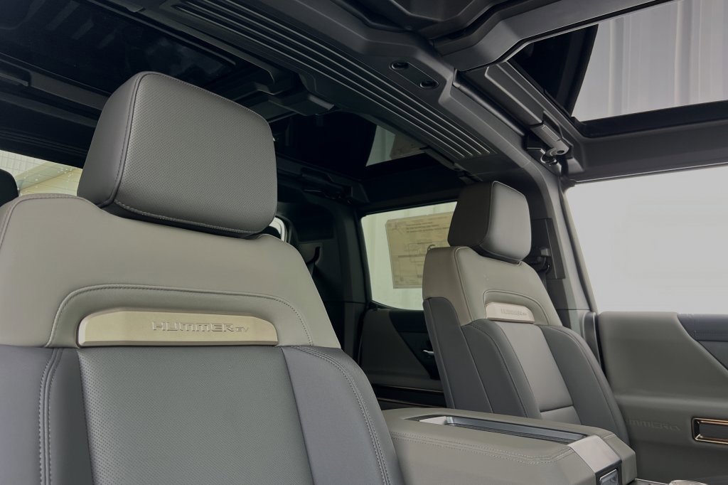 New 2025 GMC Hummer EV 2X w/ Extreme Off-Road Package image 13