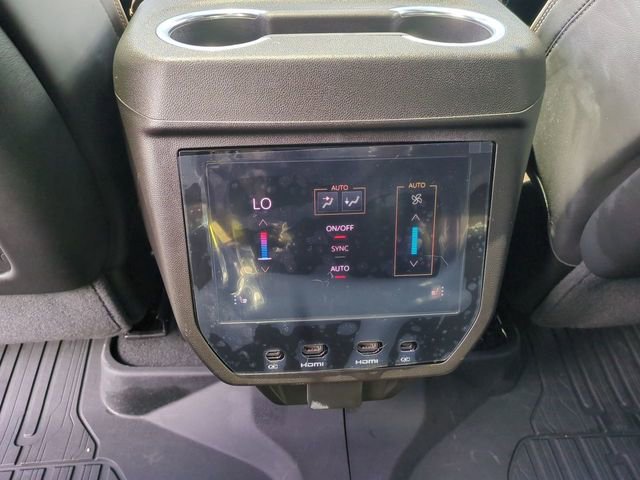 Certified 2025 GMC Yukon Denali Ultimate w/ LPO, Floor Liner Package AWD/4WD image 21