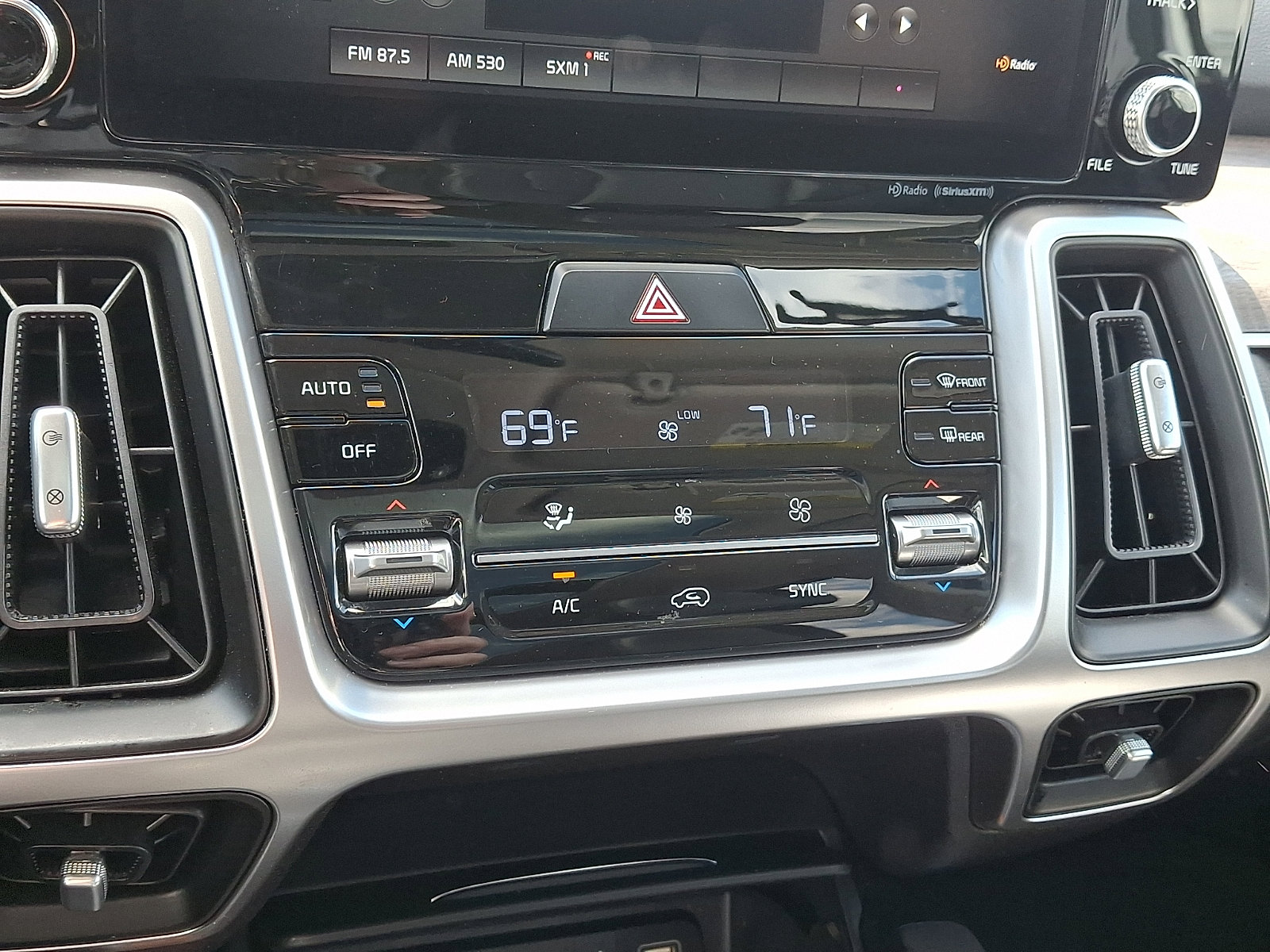 Used 2021 Kia Sorento EX w/ EX AWD X-Line Package image 23