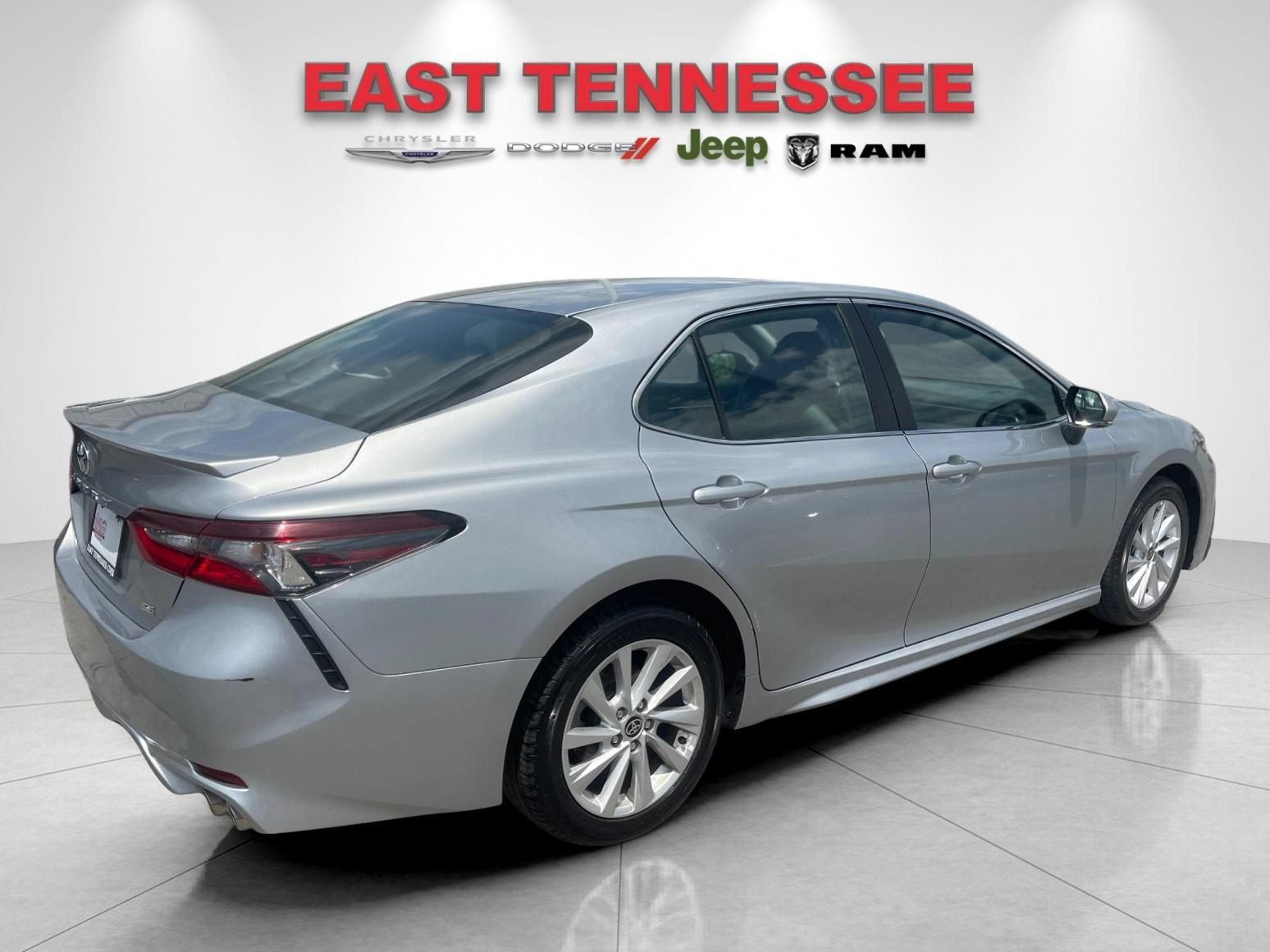 Used 2024 Toyota Camry SE FWD image 3