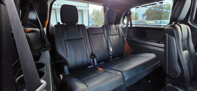 Used 2016 Dodge Grand Caravan R/T w/ Driver Convenience Group image 9