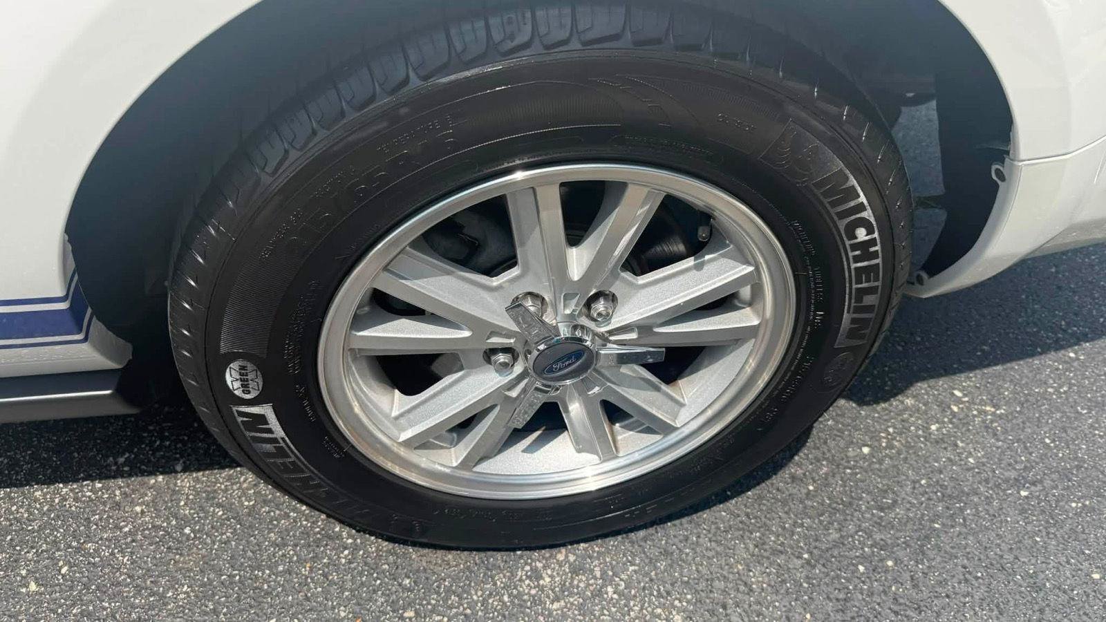 Used 2006 Ford Mustang Coupe RWD image 19